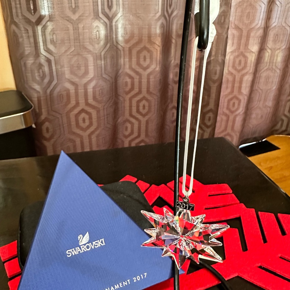 COPY - Swarovski 2017 Annual Ornament - Picture 4 of 4
